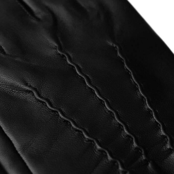 Black winter gloves with cashmere lining